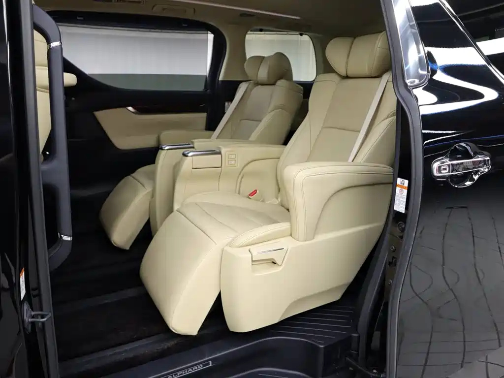 TOYOTA ALPHARD 2017