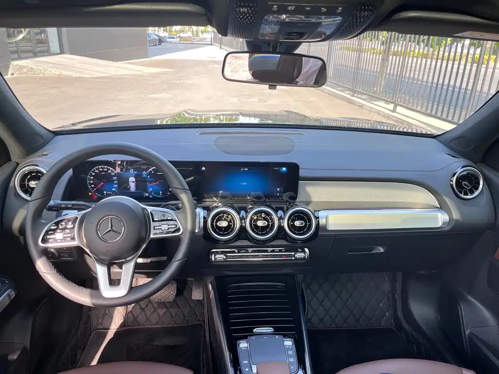 MERCEDES BENZ GLB 2023