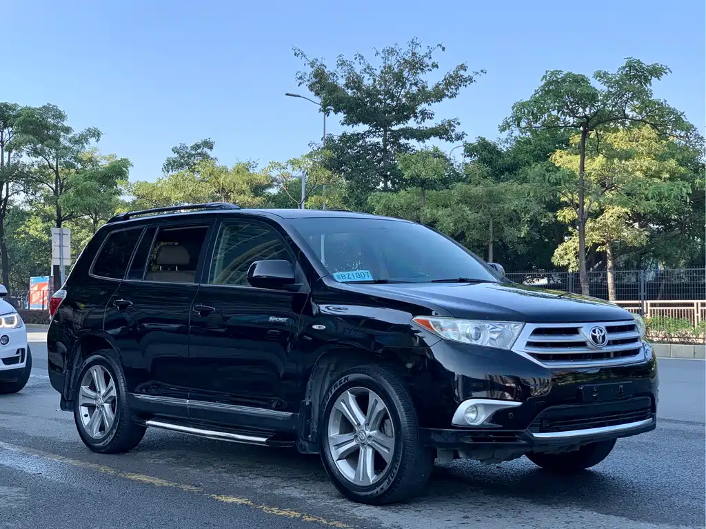 TOYOTA HIGHLANDER 2013