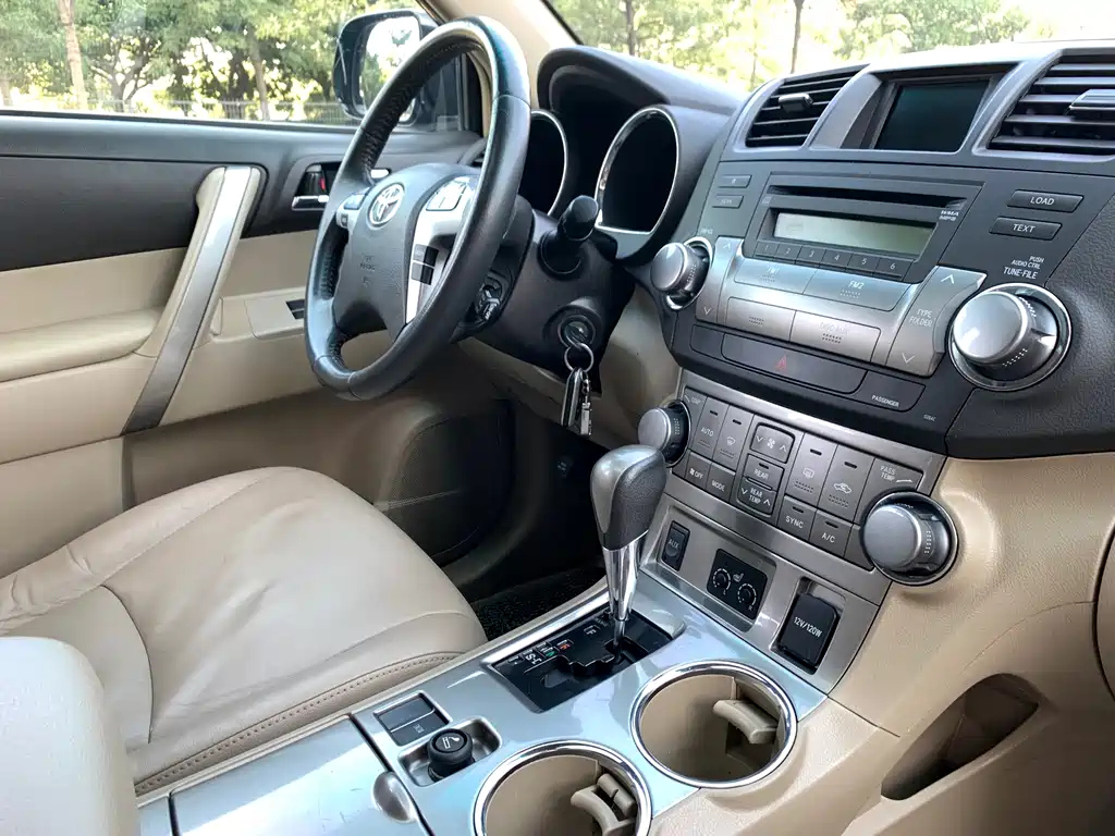TOYOTA HIGHLANDER 2013