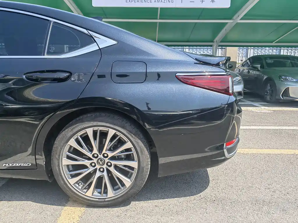 LEXUS ES 2020