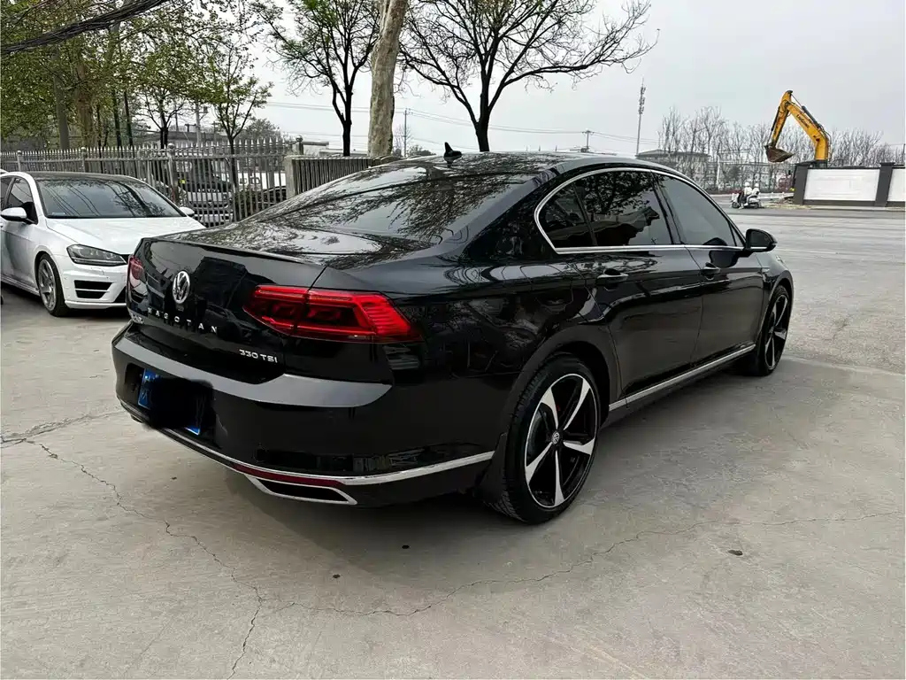 VOLKSWAGEN MAGOTAN 2020
