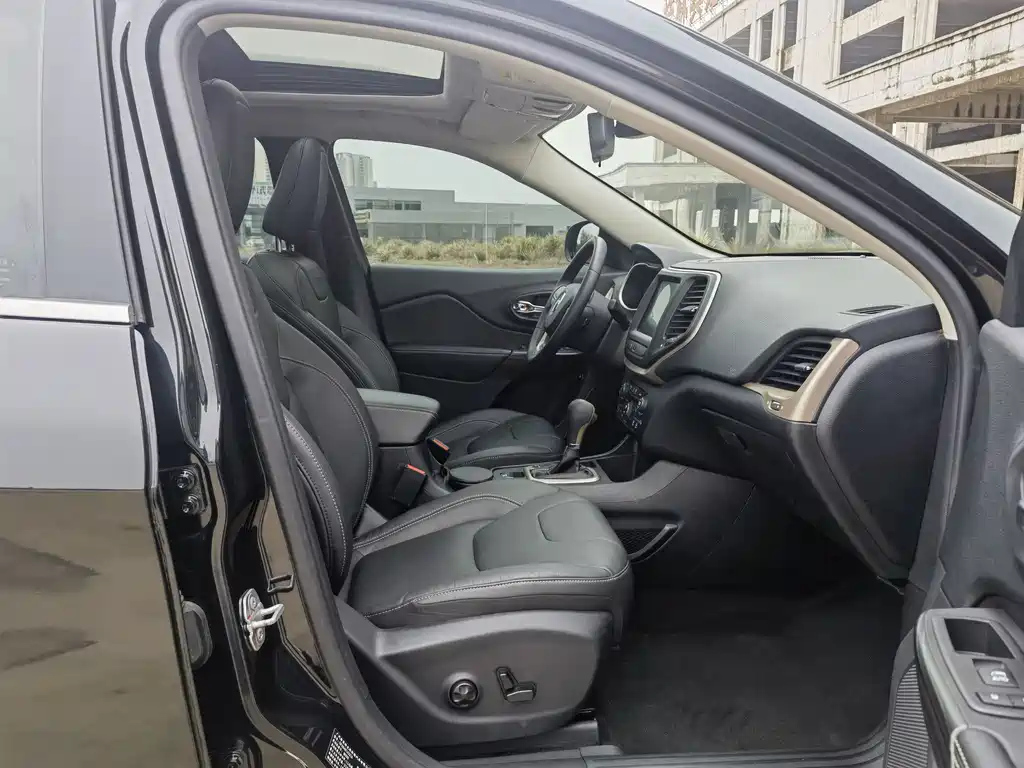 JEEP CHEROKEE 2018