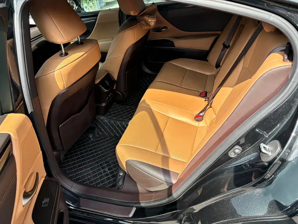 LEXUS ES 2021