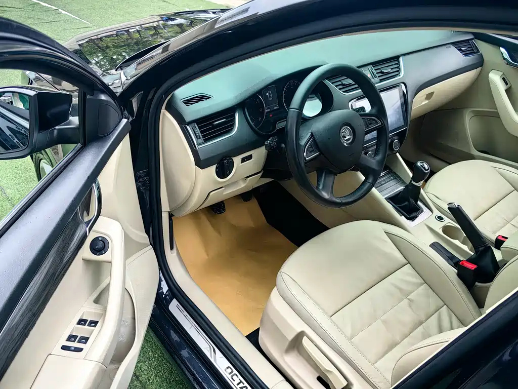 SKODA OCTAVIA 2015