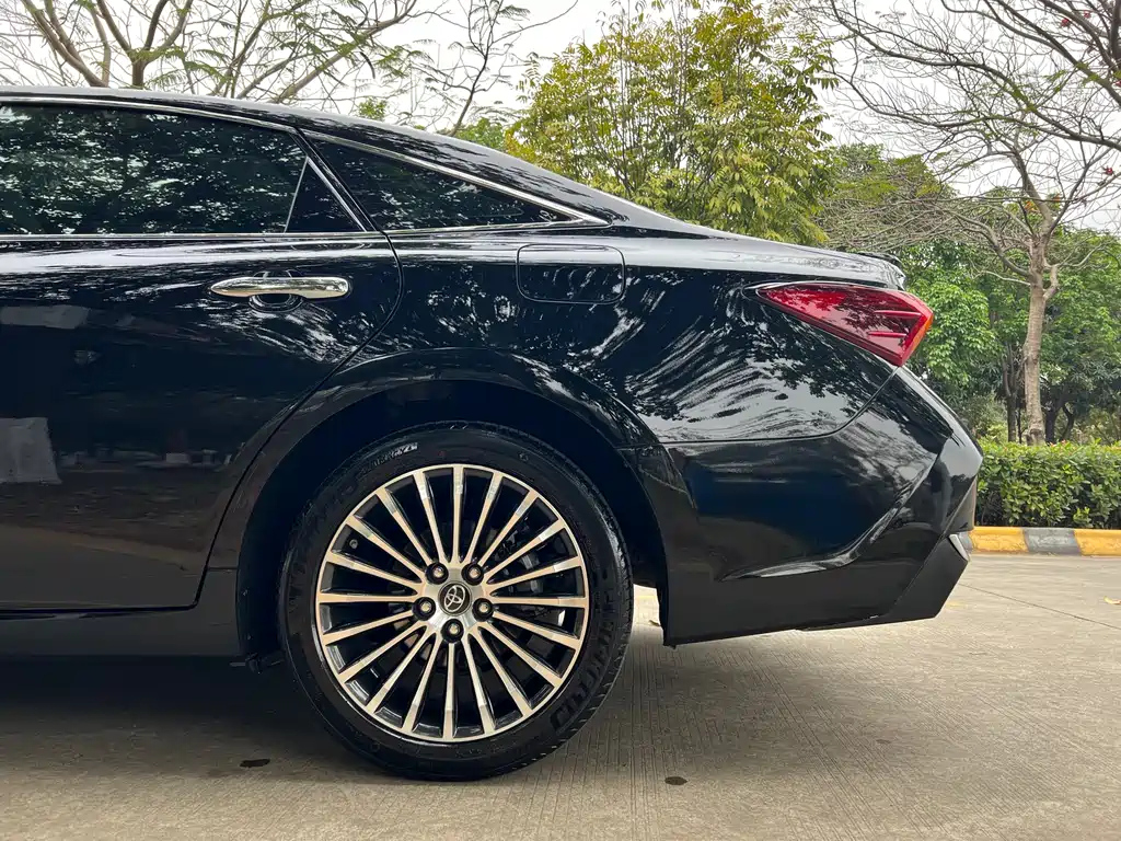TOYOTA AVALON 2020