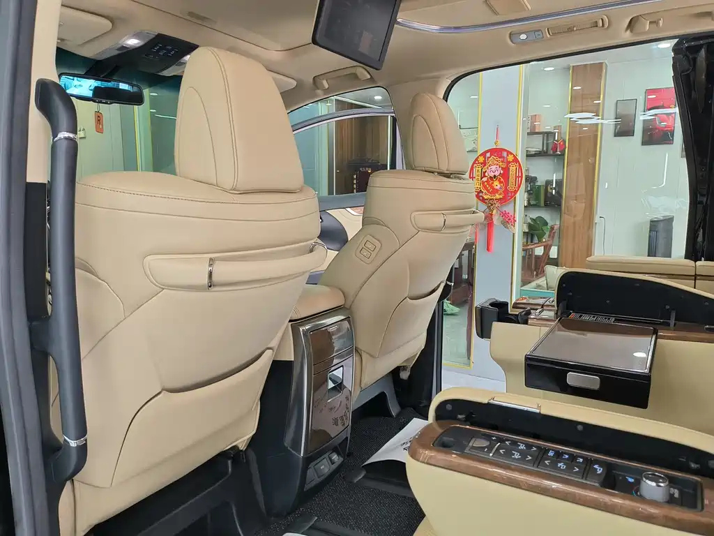 TOYOTA ALPHARD 2016