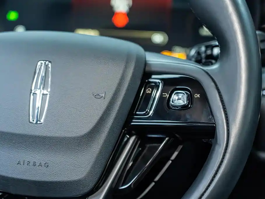 LINCOLN ADVENTURER 2022