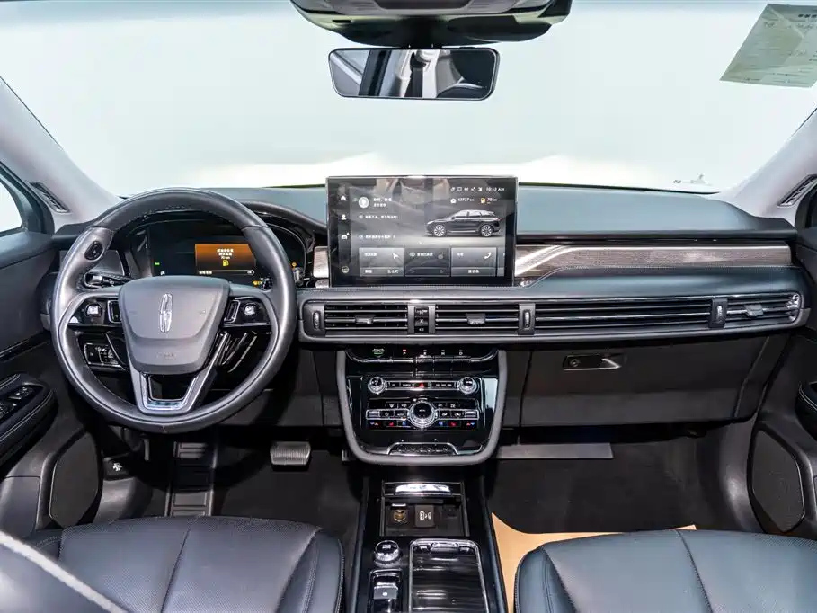 LINCOLN ADVENTURER 2022