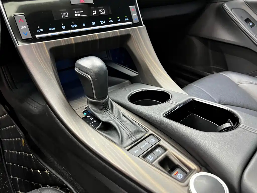 TOYOTA AVALON 2022