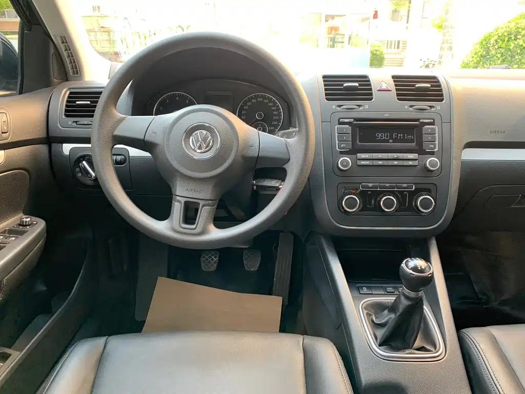 VOLKSWAGEN SAGITAR 2011