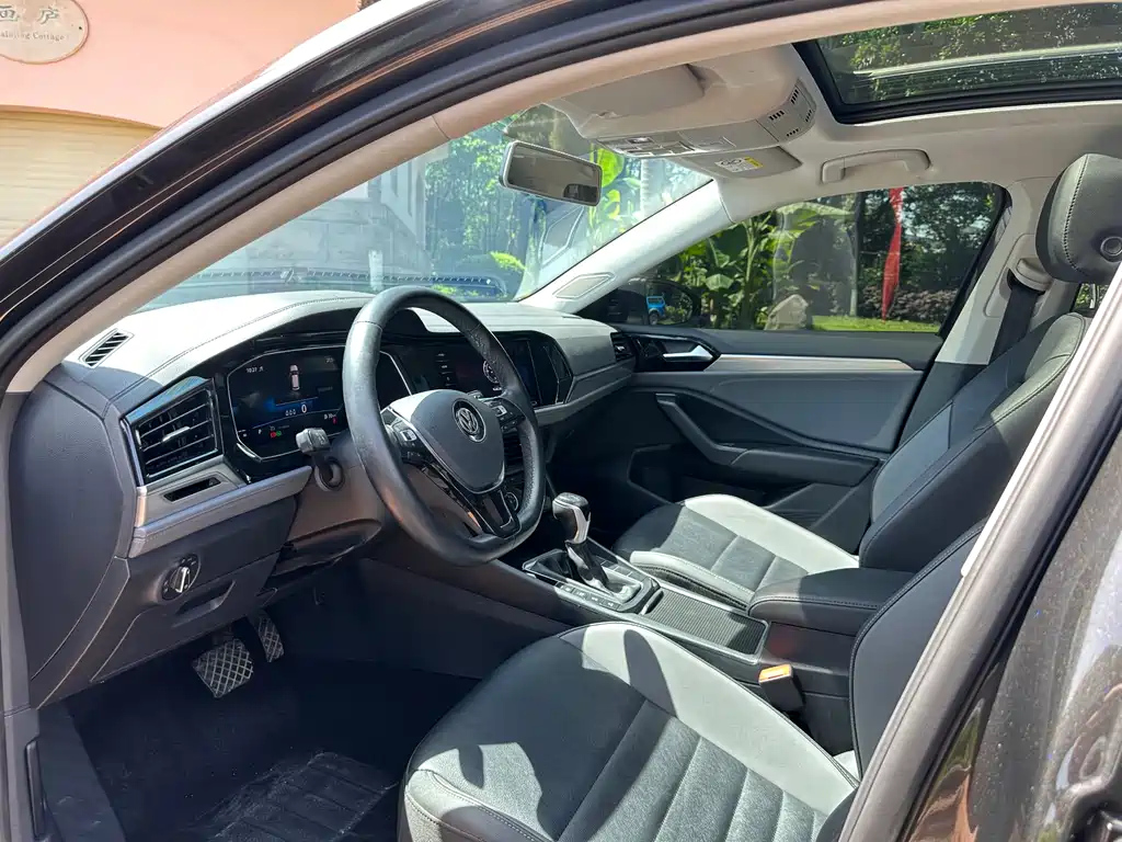 VOLKSWAGEN SAGITAR 2021