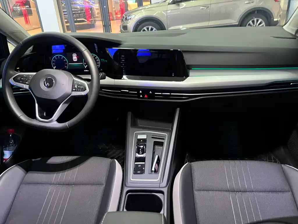 VOLKSWAGEN GOLF 2022