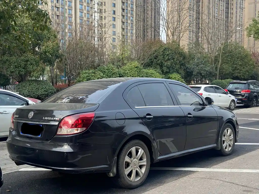 VOLKSWAGEN LAVIDA 2011