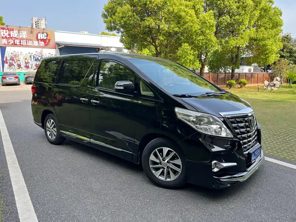 TOYOTA ALPHARD 2012