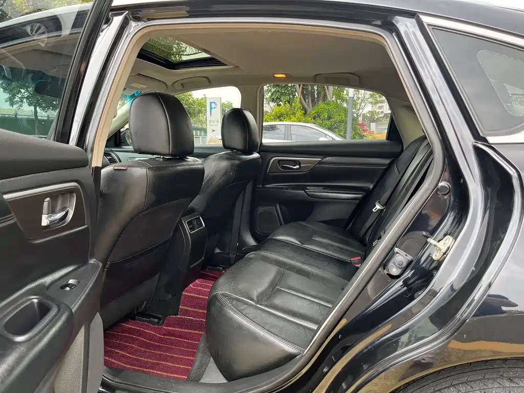 NISSAN TEANA 2015