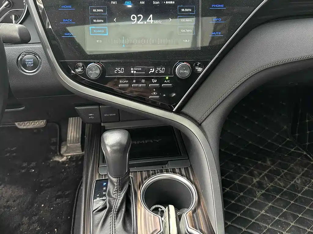 TOYOTA CAMRY 2020