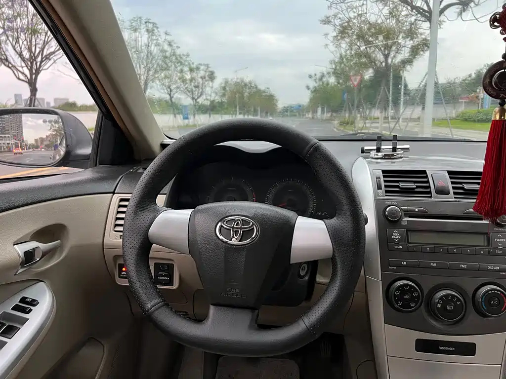 TOYOTA COROLLA 2011