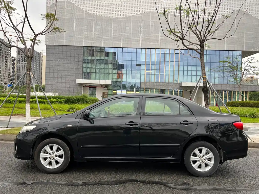 TOYOTA COROLLA 2011