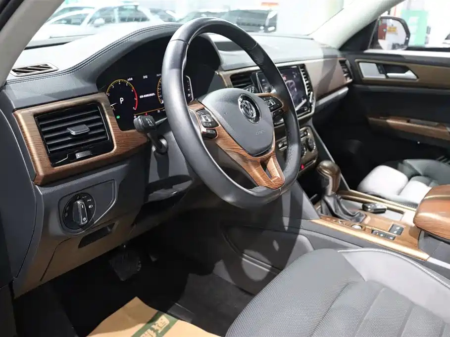 VOLKSWAGEN TOURAN 2021