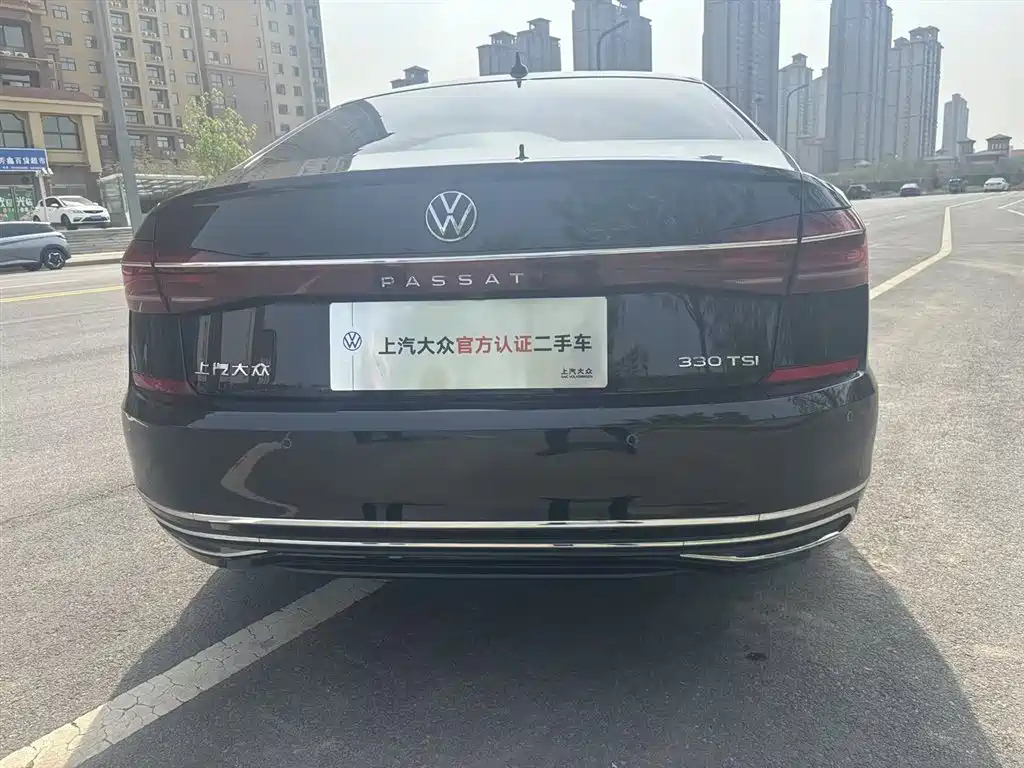 VOLKSWAGEN PASSAT 2023