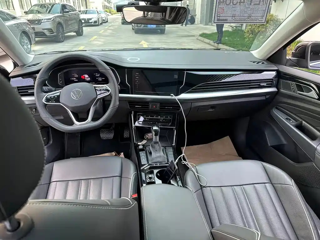 VOLKSWAGEN PASSAT 2023