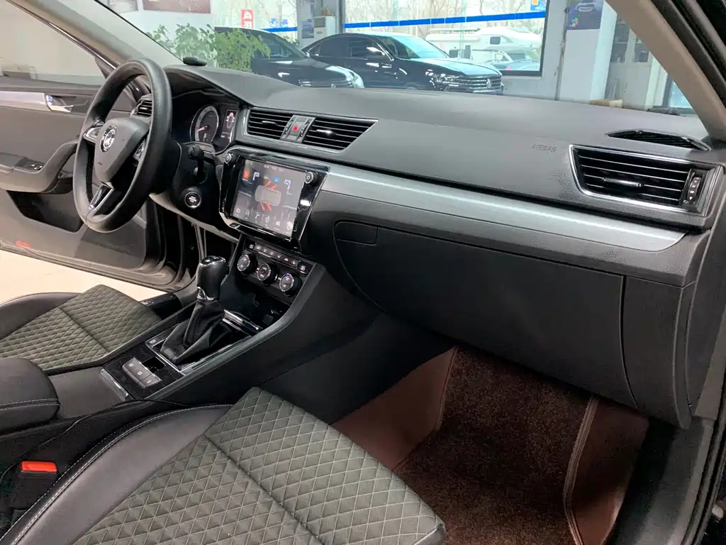 SKODA SUPERB 2017