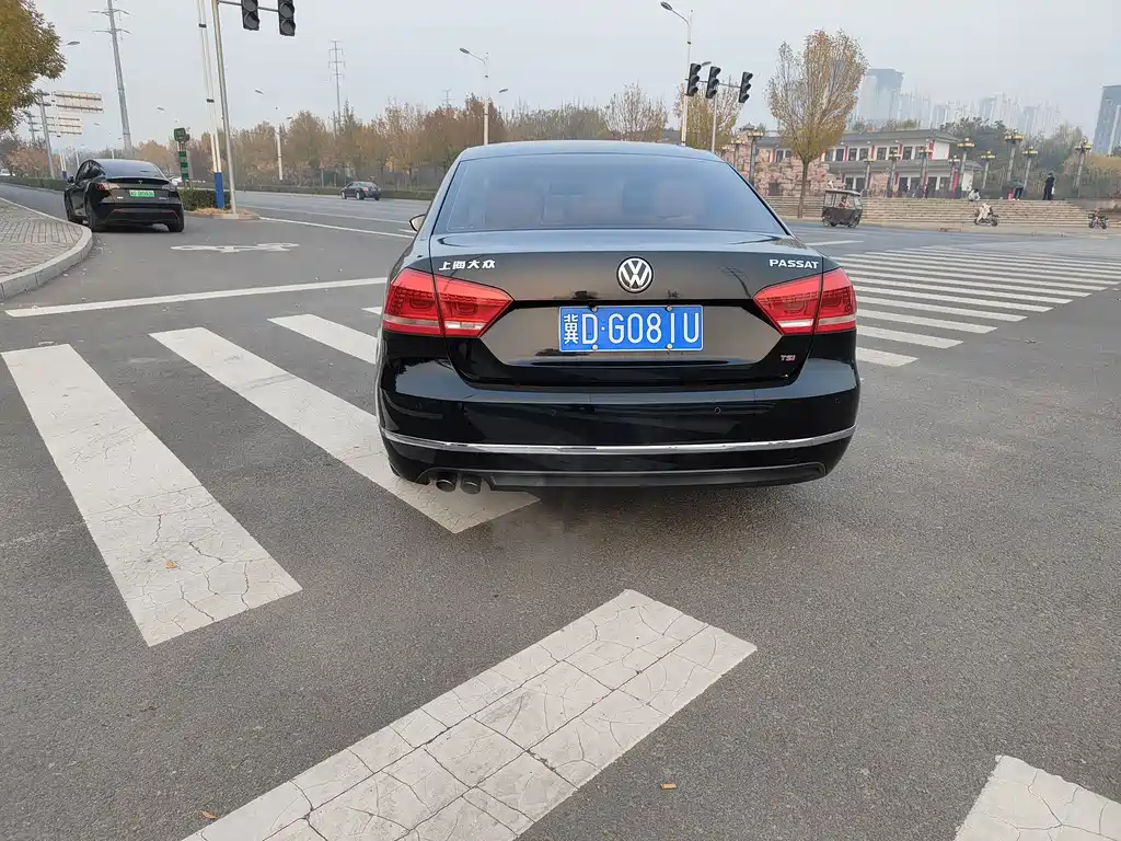 VOLKSWAGEN PASSAT 2012