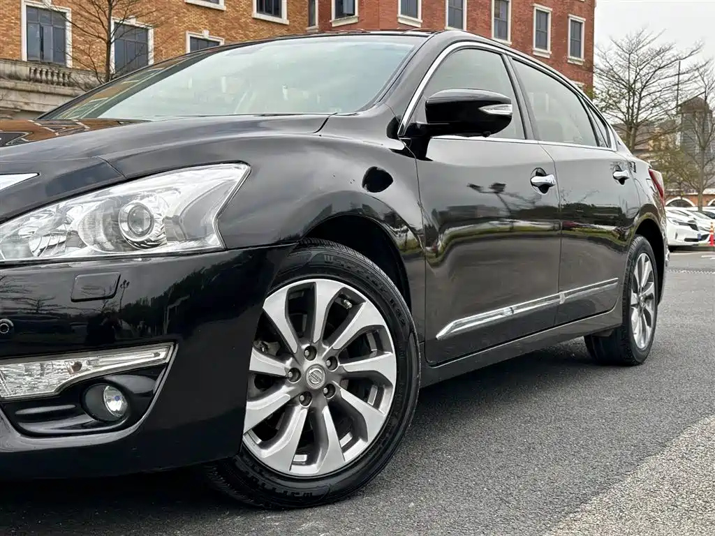 NISSAN TEANA 2015