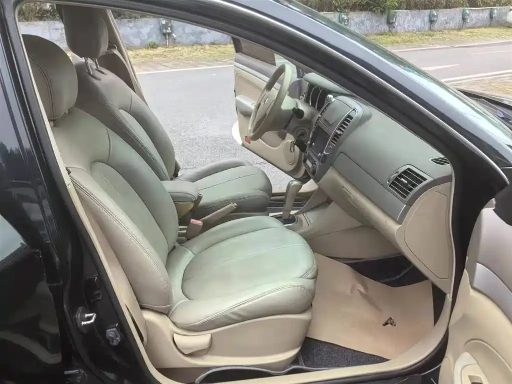 NISSAN SYLPHY 2016