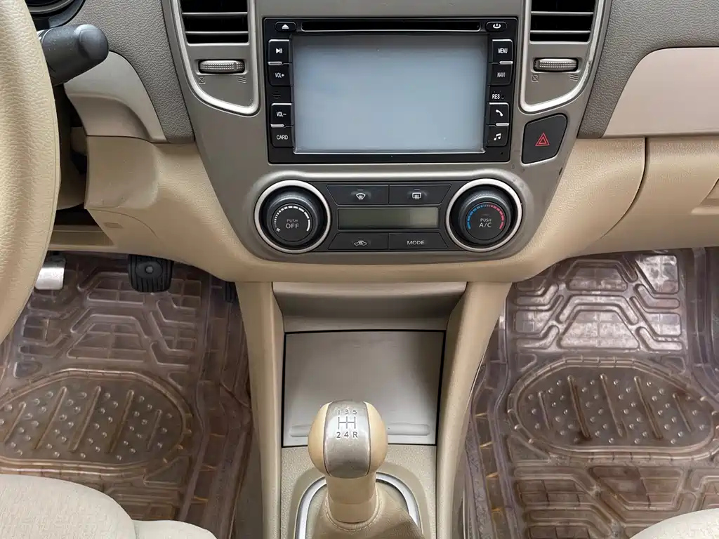 NISSAN SYLPHY 2014
