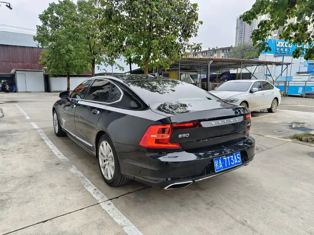 VOLVO S90 2019