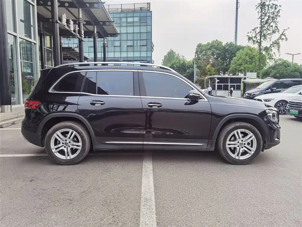 MERCEDES BENZ GLB 2021