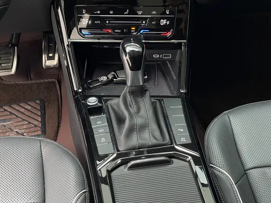 VOLKSWAGEN PASSAT 2023