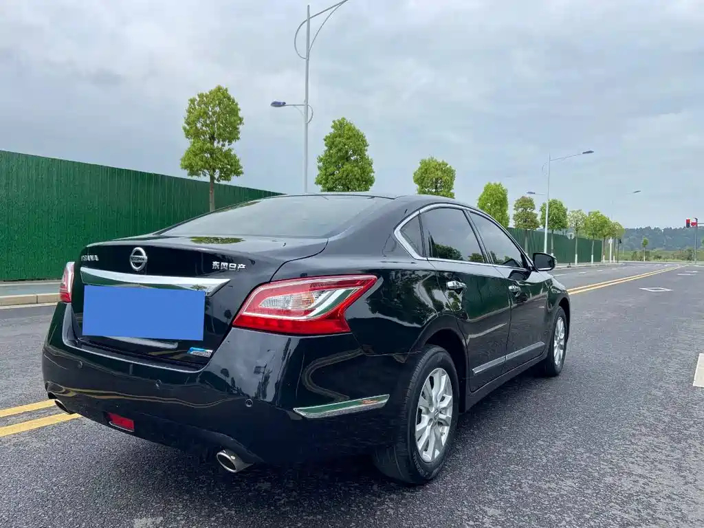 NISSAN TEANA 2015