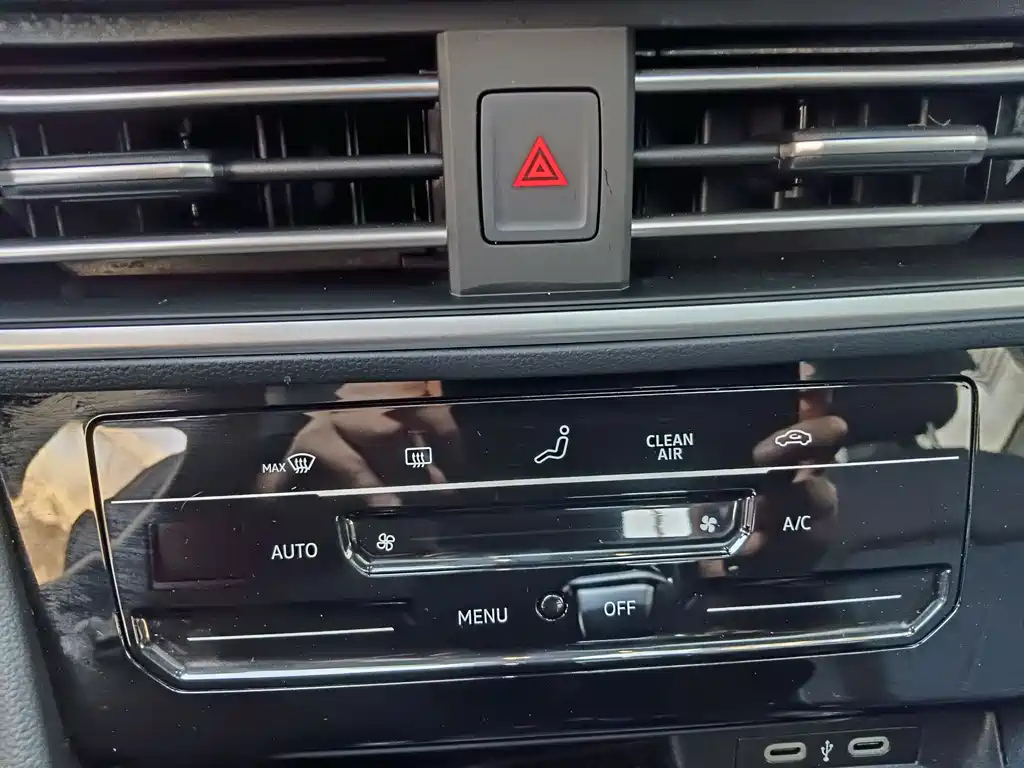 VOLKSWAGEN SAGITAR 2023