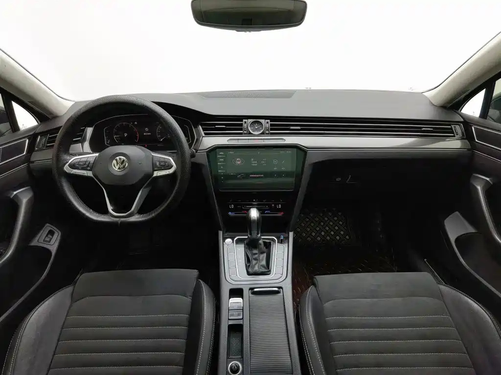 VOLKSWAGEN MAGOTAN 2020
