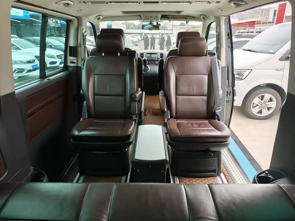 VOLKSWAGEN MULTIVAN 2012