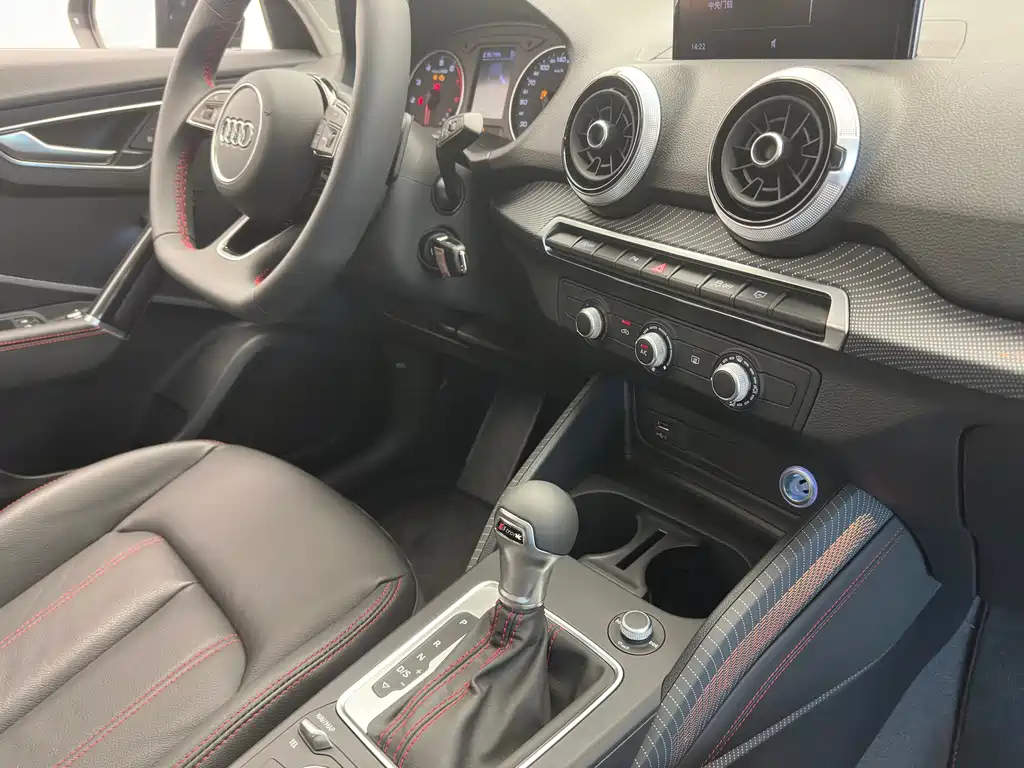 AUDI Q2L 2024