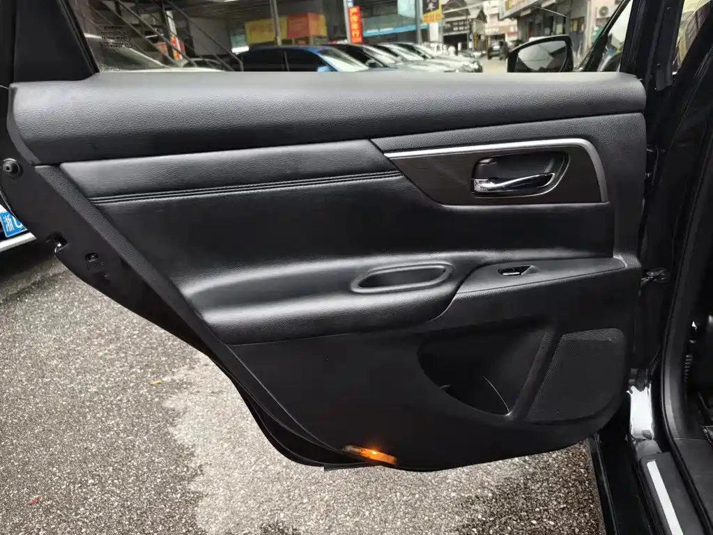 NISSAN TEANA 2016