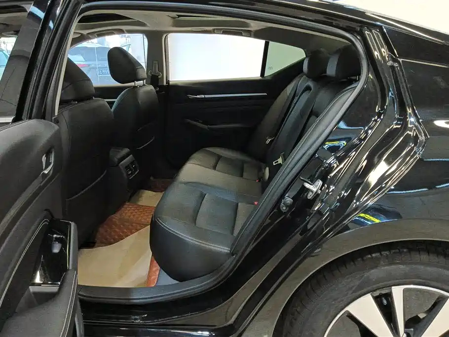 NISSAN TEANA 2022