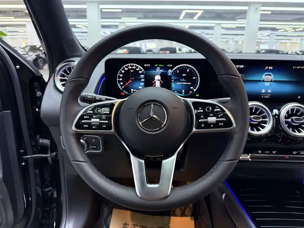 MERCEDES BENZ GLB 2023