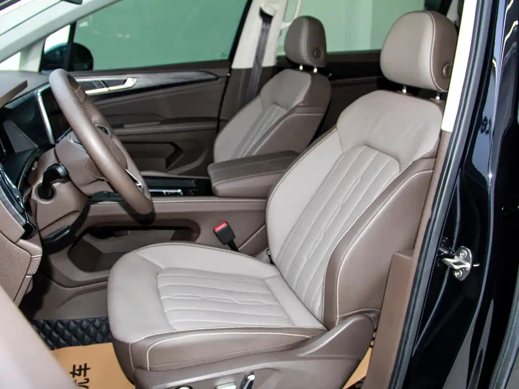 VOLKSWAGEN VILORAN 2023