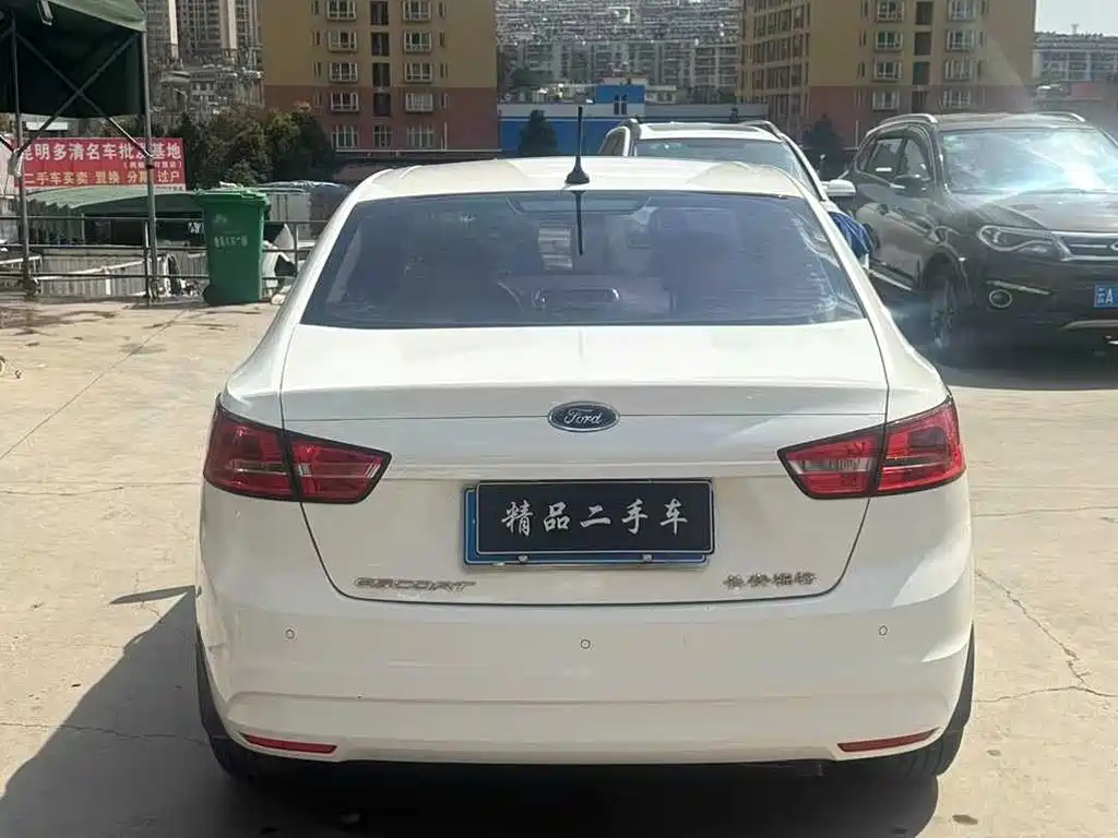 FORD ESCORT 2017