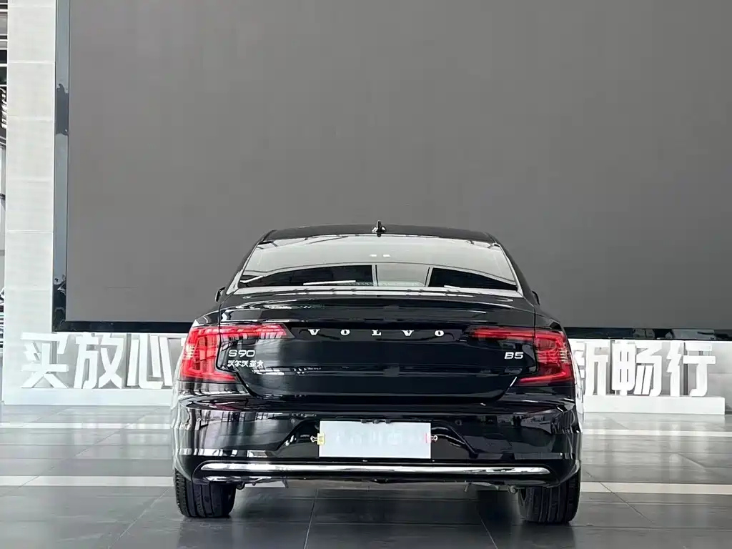 VOLVO S90 2022