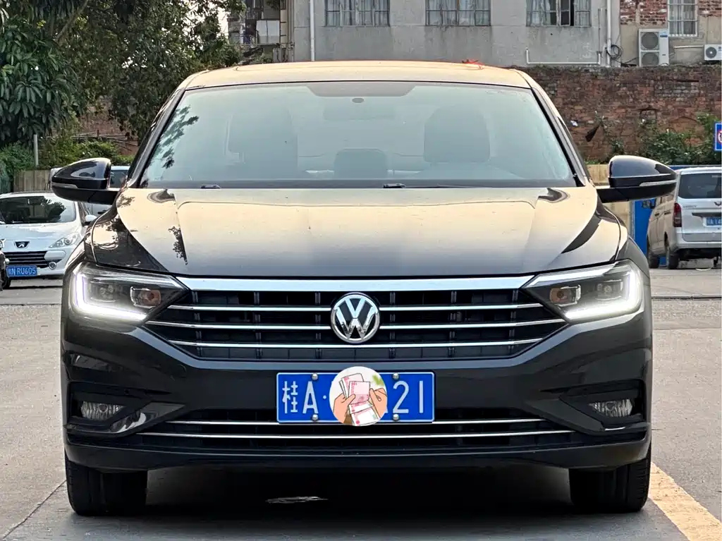 VOLKSWAGEN SAGITAR 2022