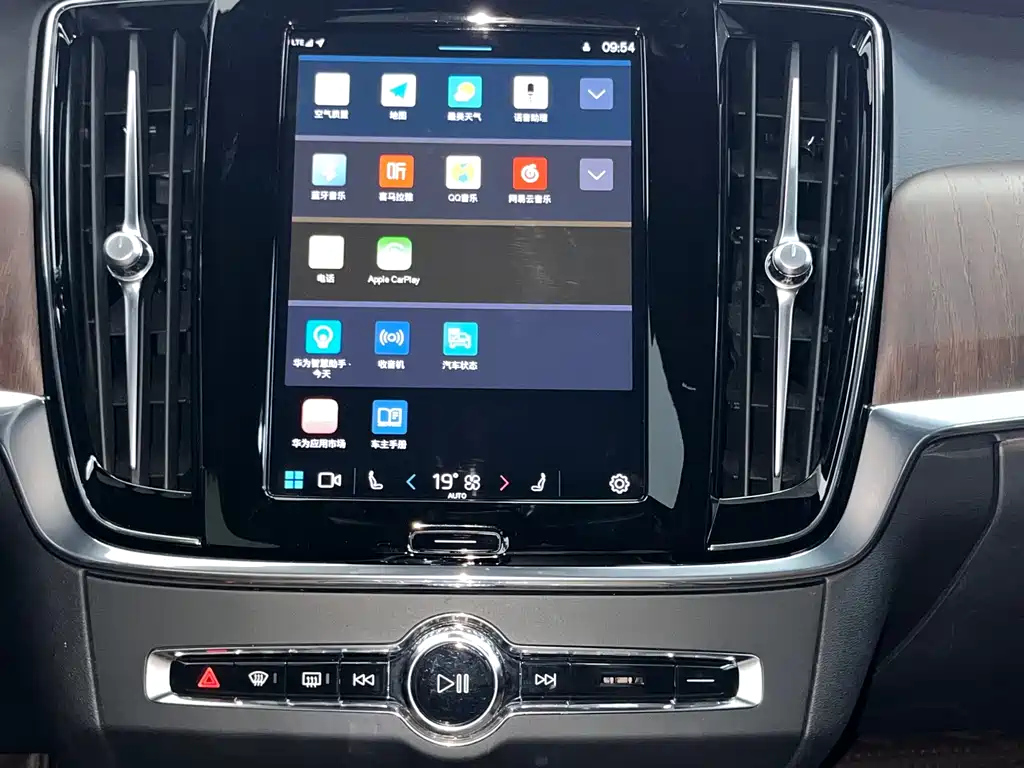 VOLVO S90 2023