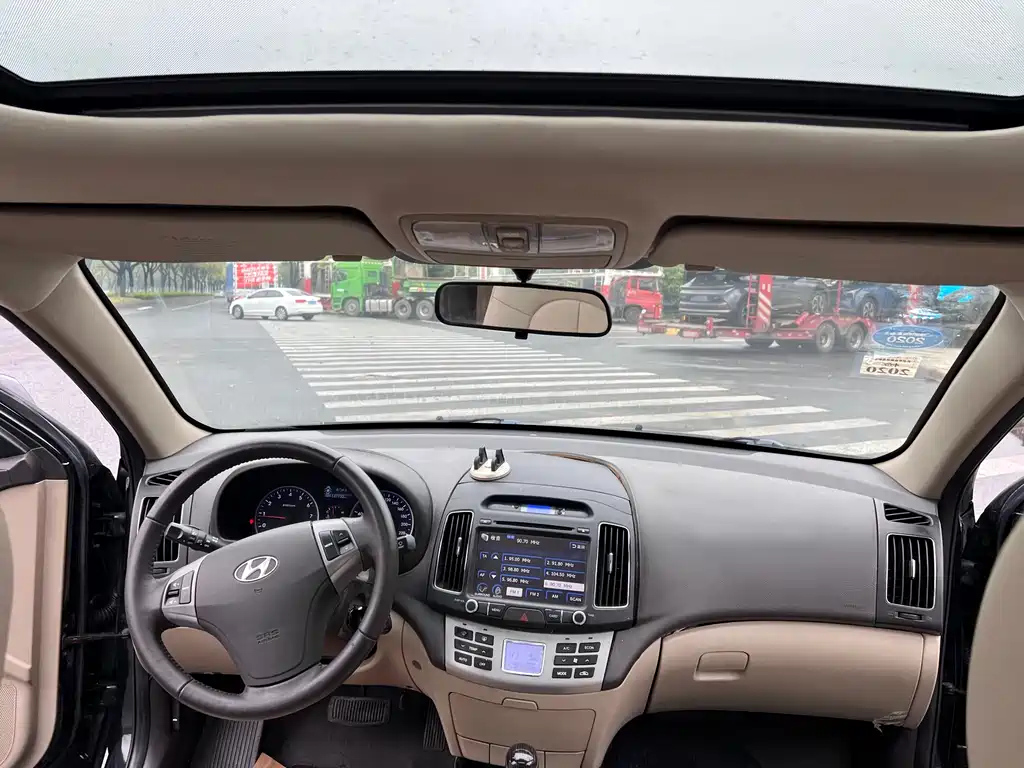 HYUNDAI CELESTA 2012