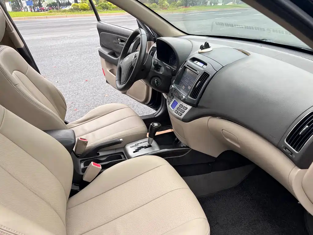 HYUNDAI CELESTA 2012