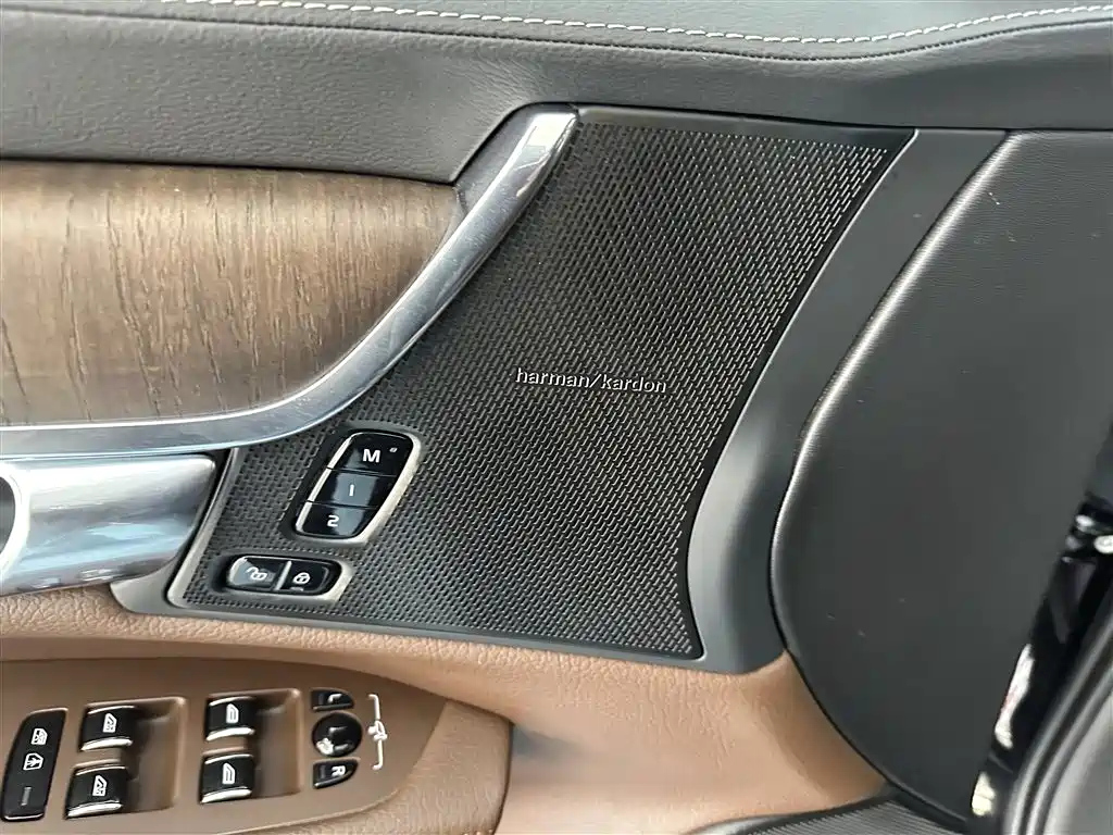 VOLVO S90 2022